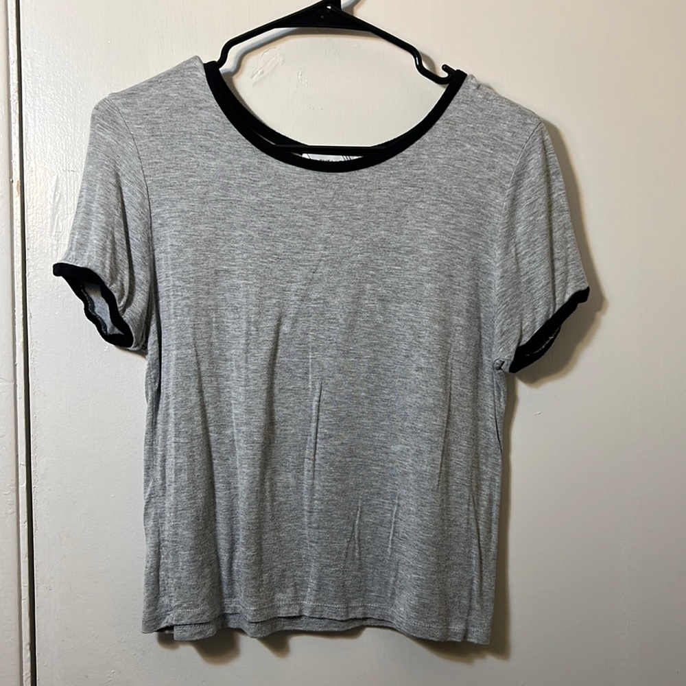 LEVEL UP GREY AND BLACK TOP SIZE SMALL